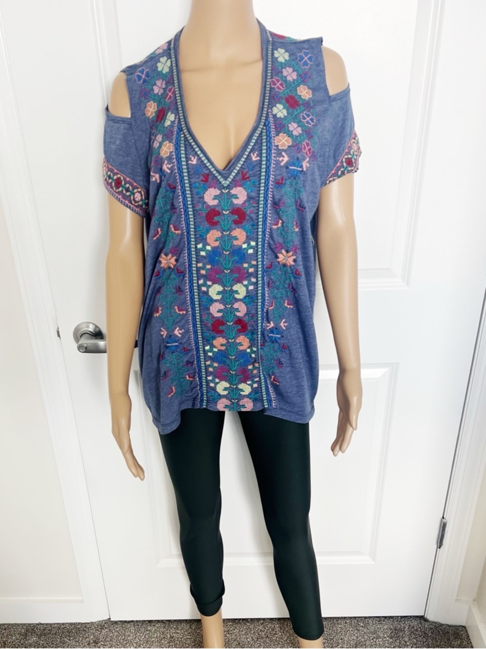 Med/Large Johnny Was Embroidered Cut Out Top